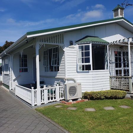Charmae Guest House Whanganui Bagian luar foto